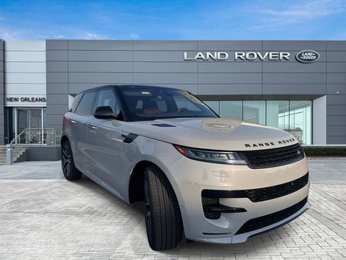 Used 2023 Land Rover Range Rover Sport SE Dynamic image 5