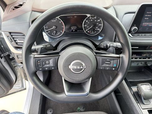 Used 2023 Nissan Rogue SV image 17