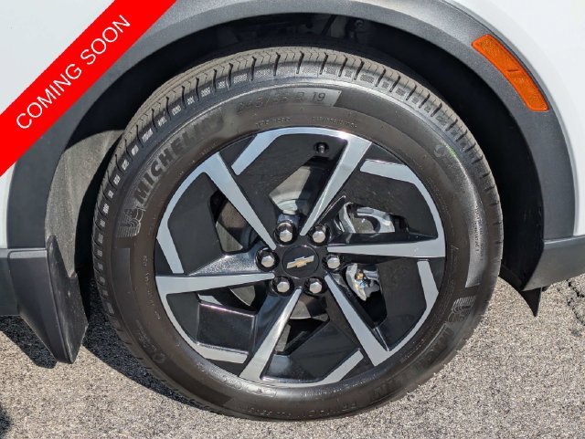 Used 2026 Chevrolet Equinox EV LT FWD image 8