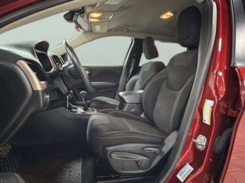 Used 2016 Jeep Cherokee Latitude w/ Cold Weather Group image 16