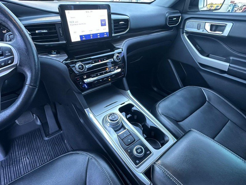 Used 2021 Ford Explorer Limited w/ Equipment Group 301A AWD/4WD image 9