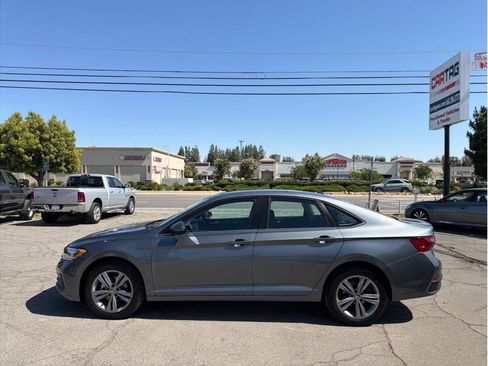Used 2024 Volkswagen Jetta SE FWD image 20