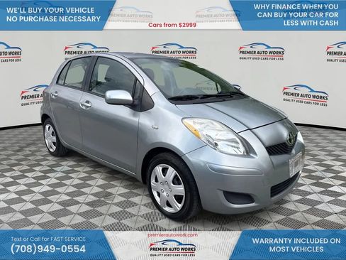 Used 2009 Toyota Yaris 4-Door Hatchback FWD image 3