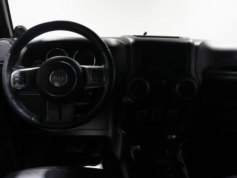 Used 2013 Jeep Wrangler Unlimited Sahara image 17