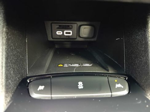 Used 2023 Chevrolet Bolt EUV LT w/ Convenience Package FWD image 34