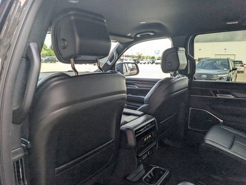 Used 2024 Jeep Wagoneer Series III AWD/4WD image 25