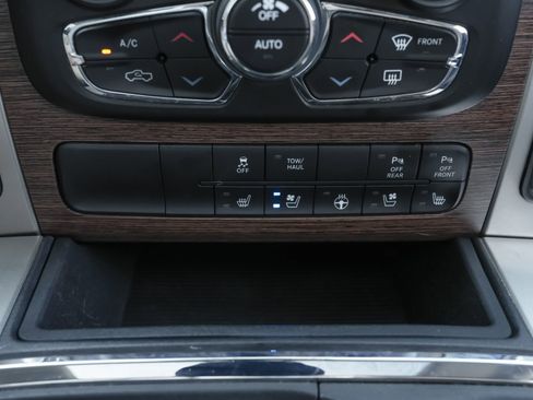 Used 2016 RAM 1500 Laramie w/ Convenience Group AWD/4WD image 16