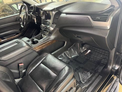 Used 2019 Chevrolet Suburban LT RWD image 9