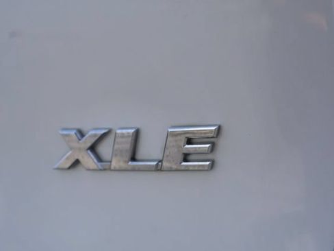 Used 2021 Toyota RAV4 XLE Premium FWD image 8