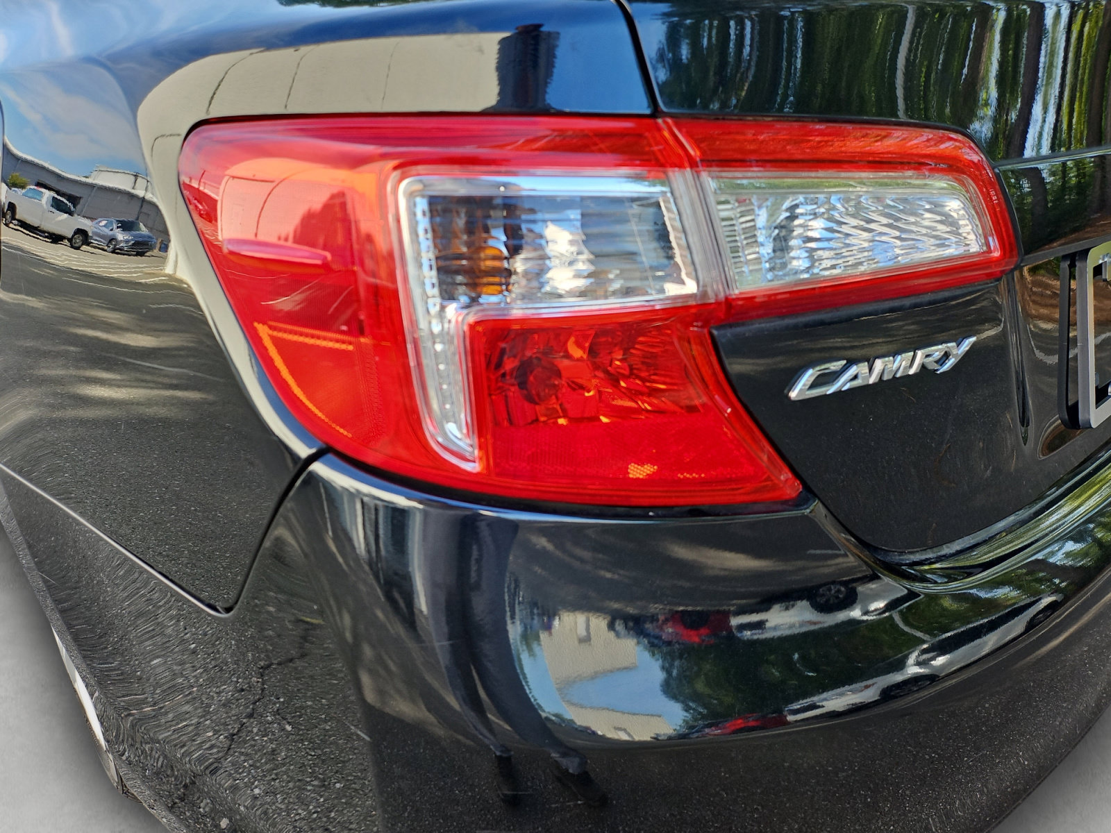 Used 2012 Toyota Camry FWD image 17