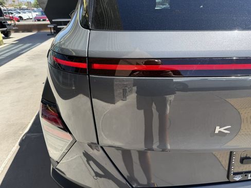 Used 2025 Hyundai Kona Limited FWD image 14