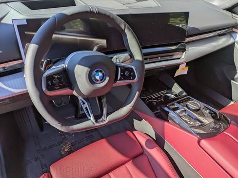 Used 2026 BMW i5 eDrive40 AWD/4WD image 3