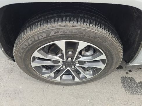 Used 2022 Jeep Grand Cherokee Overland w/ Adv Protech Group III AWD/4WD image 11