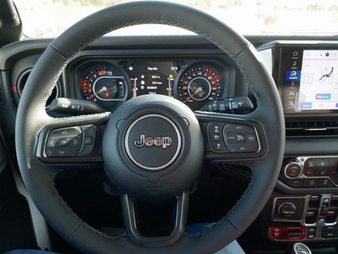New 2026 Jeep Wrangler Unlimited Rubicon AWD/4WD image 25