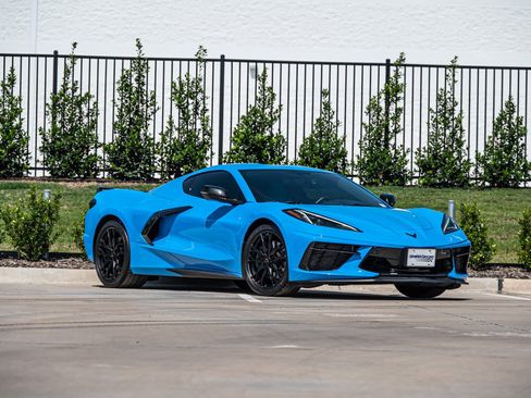 Used 2023 Chevrolet Corvette Stingray Premium Cpe w/ Z51 Performance Package RWD image 2