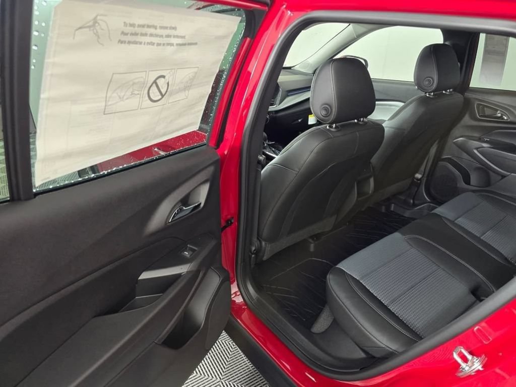 Used 2026 Chevrolet Trax LT w/ Driver Confidence Package FWD image 17