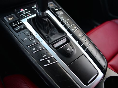 Used 2018 Porsche Macan S image 35