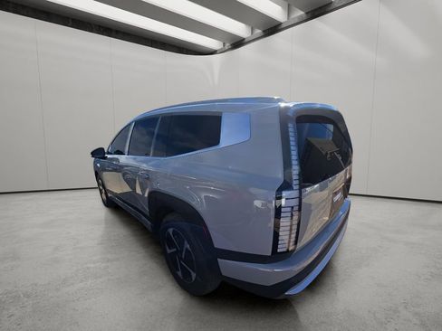 Used 2026 Hyundai Ioniq 9 SE image 3