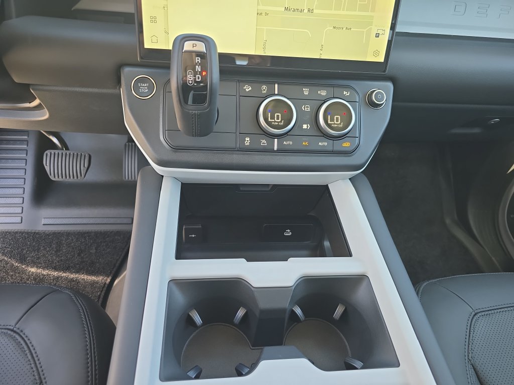New 2026 Land Rover Defender 110 X-Dynamic SE AWD/4WD image 25