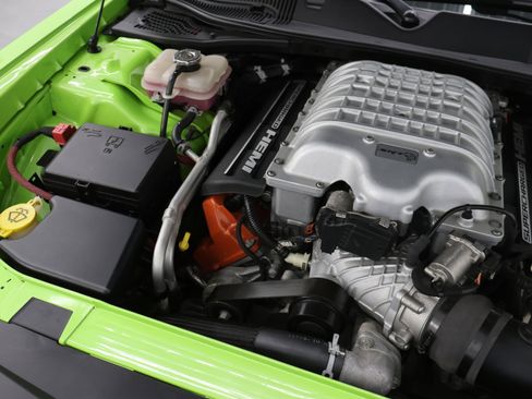 Used 2015 Dodge Challenger SRT Hellcat image 18