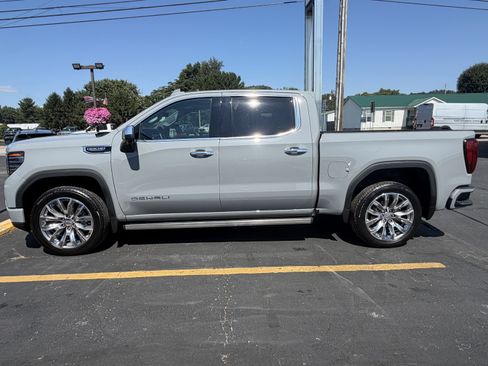 Used 2024 GMC Sierra 1500 Denali w/ Denali Reserve Package AWD/4WD image 2