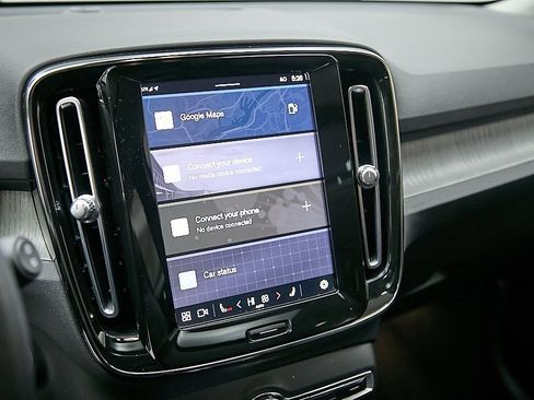 Certified 2023 Volvo XC40 B5 Plus image 15