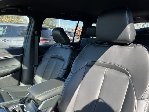 Used 2025 Jeep Grand Cherokee L Limited w/ Black Appearance Package image 8