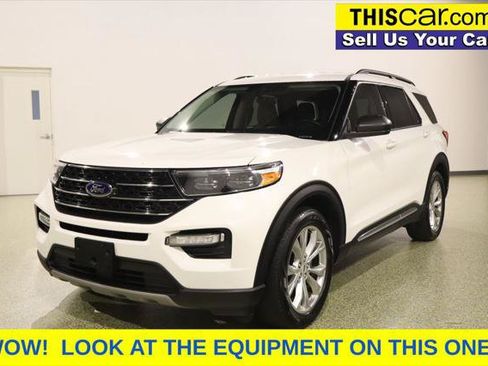 Used 2023 Ford Explorer XLT w/ Equipment Group 202A RWD image 4
