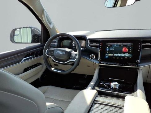 Used 2024 Jeep Wagoneer Series II w/ Flexible Seating Group image 10