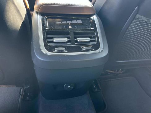 Used 2023 Volvo XC60 B5 Ultimate image 24