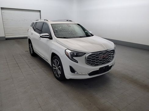 Used 2020 GMC Terrain Denali w/ Denali Premium Package FWD image 13