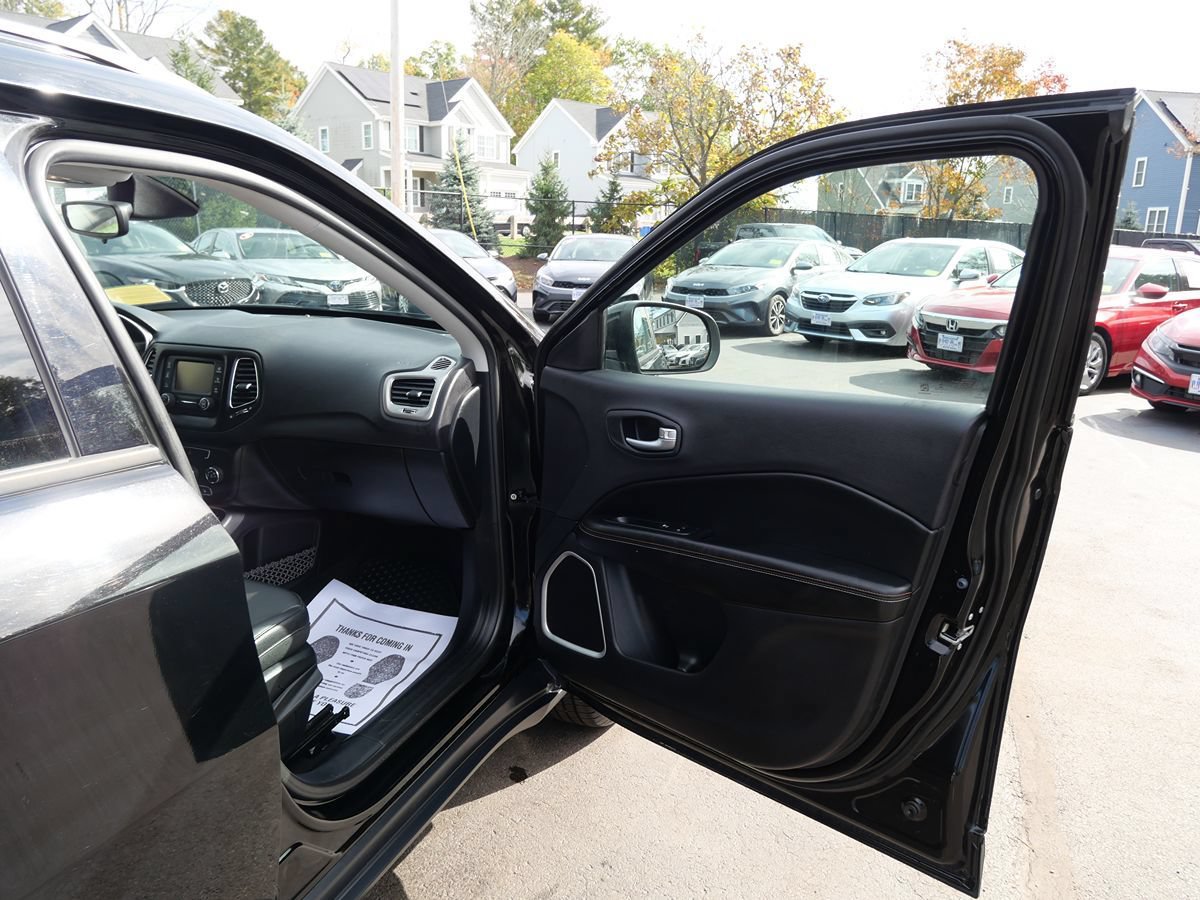 Used 2018 Jeep Compass Latitude w/ Cold Weather Group AWD/4WD image 20