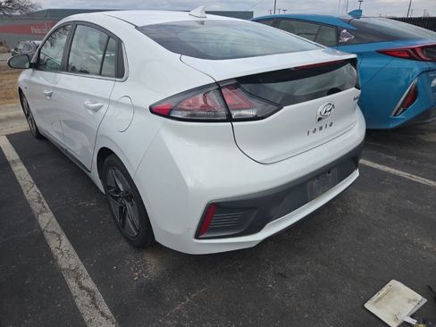 Used 2020 Hyundai Ioniq SEL image 4