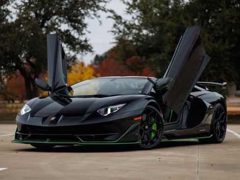 Used 2021 Lamborghini Aventador SVJ image 3