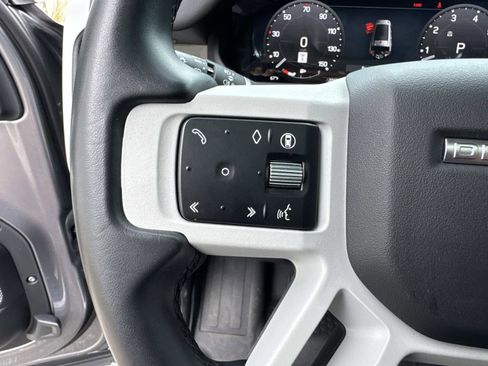 Used 2024 Land Rover Defender 130 X-Dynamic SE image 31