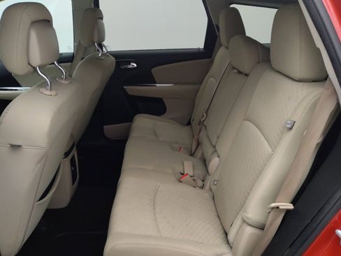 Used 2019 Dodge Journey SE FWD image 18