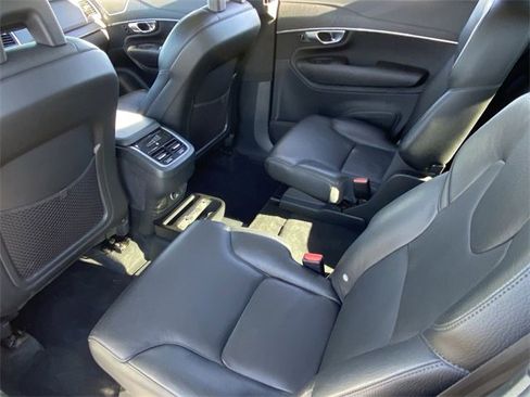 Used 2020 Volvo XC90 T6 Momentum image 18