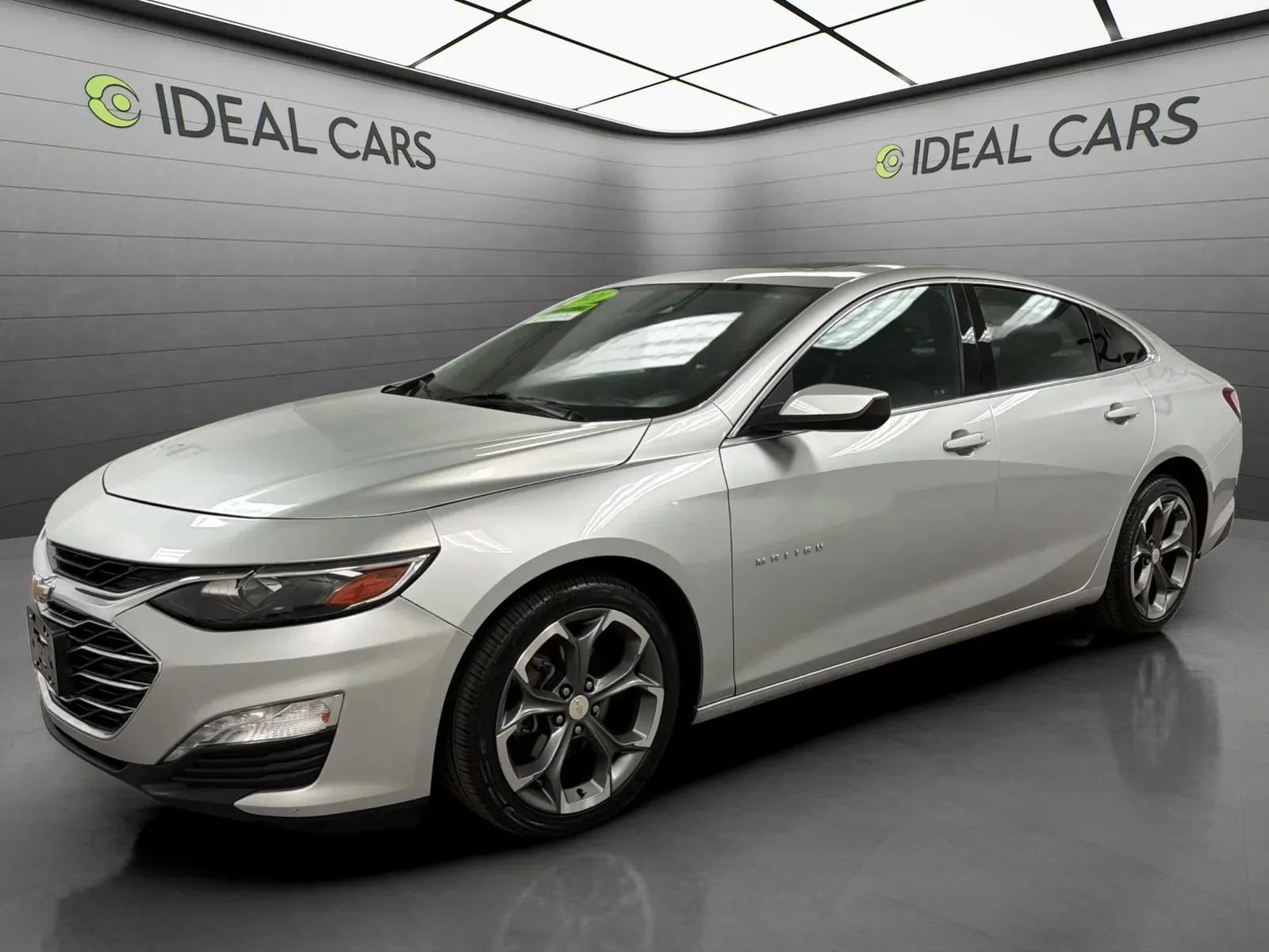 Used 2021 Chevrolet Malibu LT FWD image 1