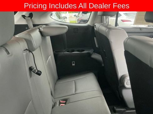 Used 2020 Toyota Highlander XLE FWD image 21