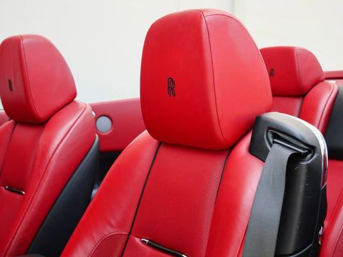 Used 2018 Rolls-Royce Dawn RWD image 9