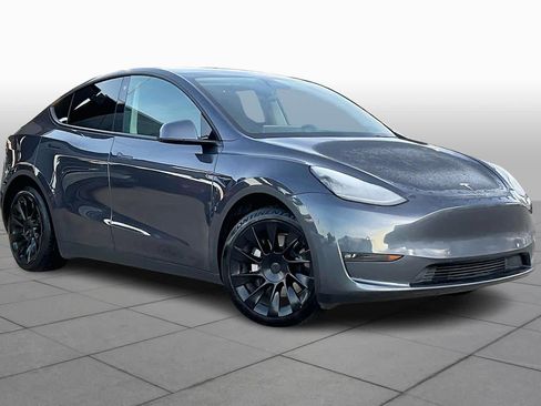 Used 2022 Tesla Model Y Long Range image 4