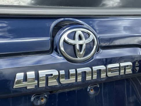 Used 2021 Toyota 4Runner SR5 Premium w/ Moonroof Package AWD/4WD image 31