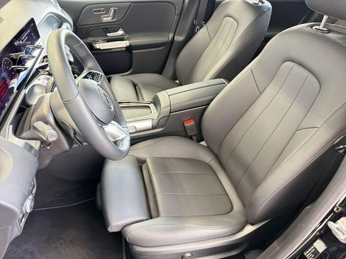 Used 2026 Mercedes-Benz GLB 250 4MATIC image 5