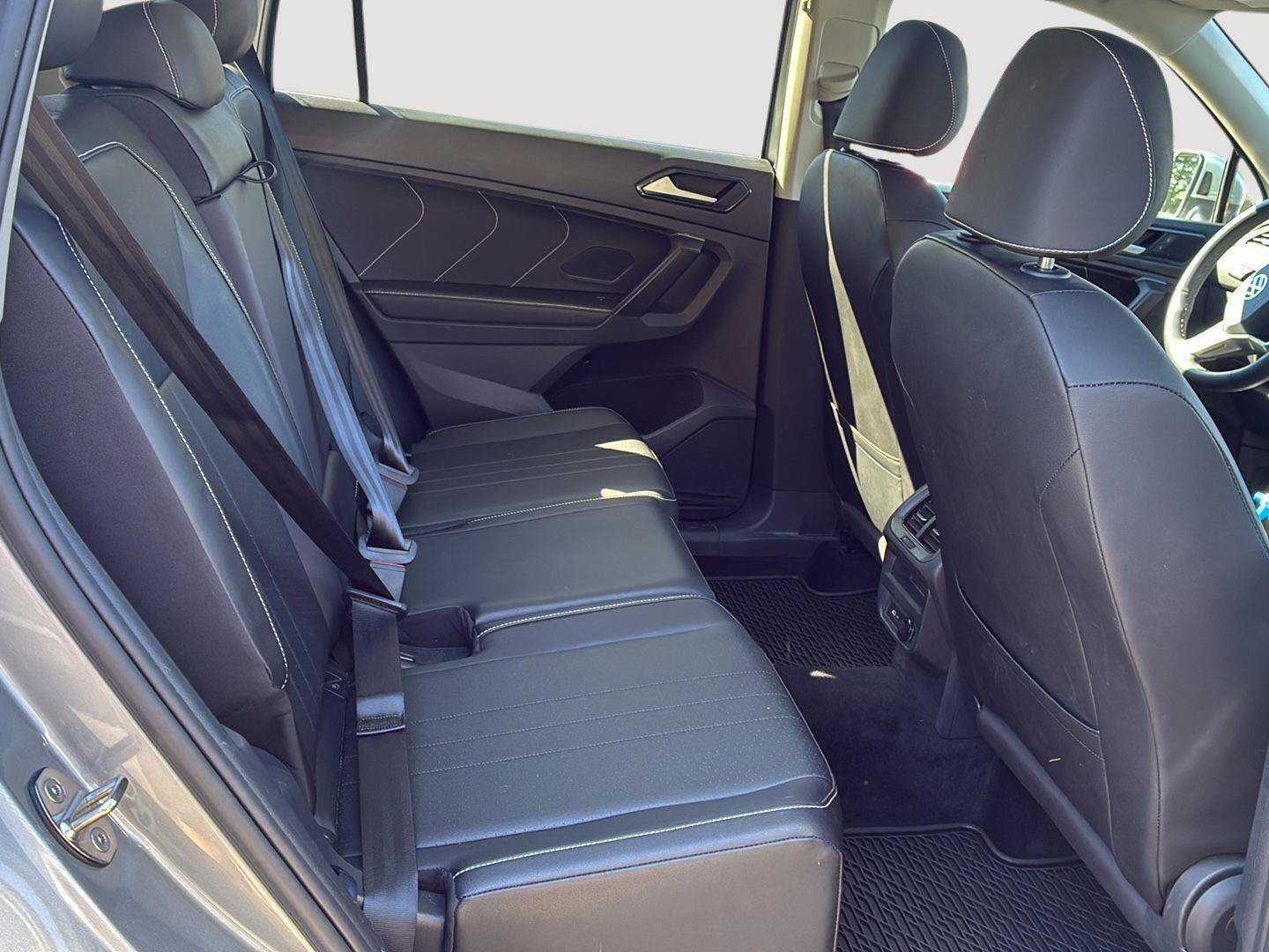 Used 2023 Volkswagen Tiguan SE w/ Panoramic Sunroof Package AWD/4WD image 14