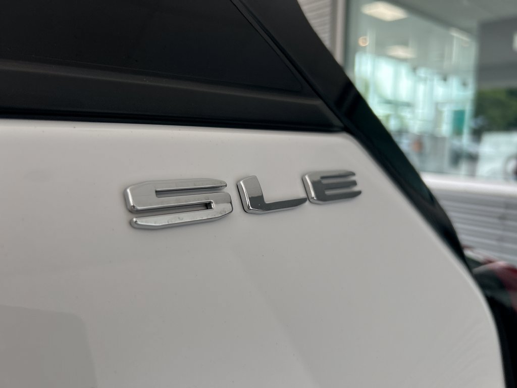 Used 2024 GMC Terrain SLE AWD/4WD image 38