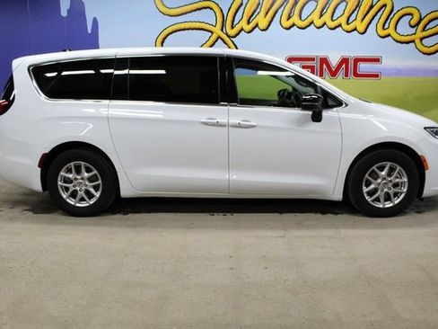 Used 2024 Chrysler Pacifica Touring-L FWD image 1