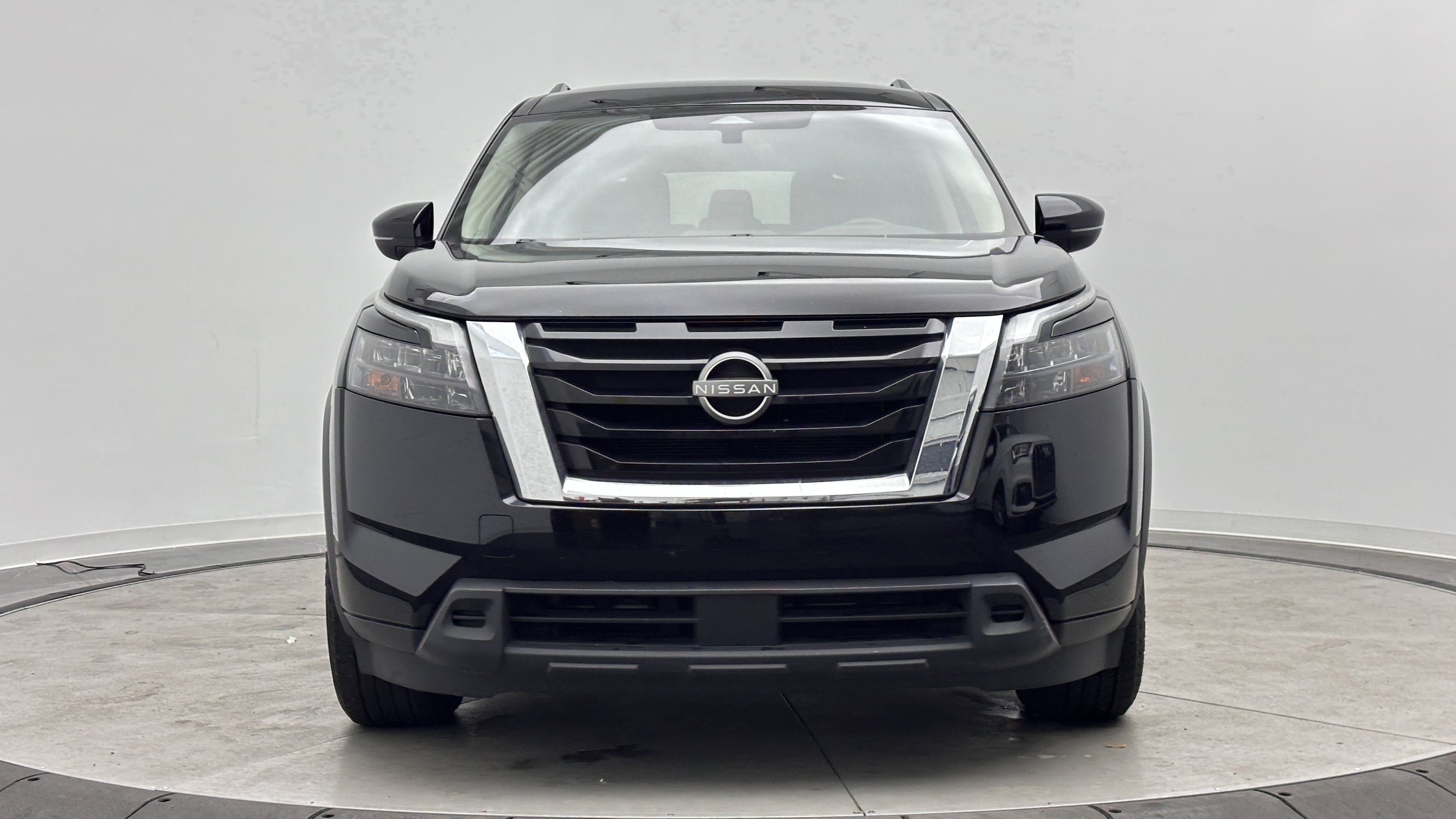 Used 2023 Nissan Pathfinder SV FWD image 2