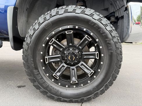 Used 2017 Nissan Titan SL w/ Off-Road Package AWD/4WD image 31