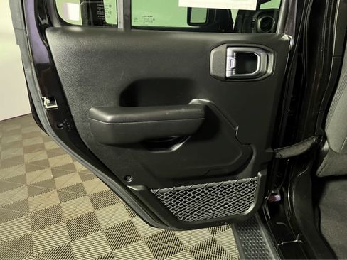 Used 2018 Jeep Wrangler Unlimited Sport S AWD/4WD image 24