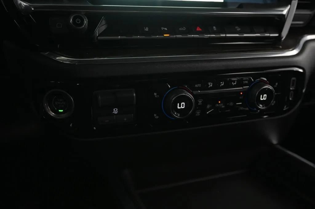 Used 2024 Chevrolet Silverado 2500 LT AWD/4WD image 35
